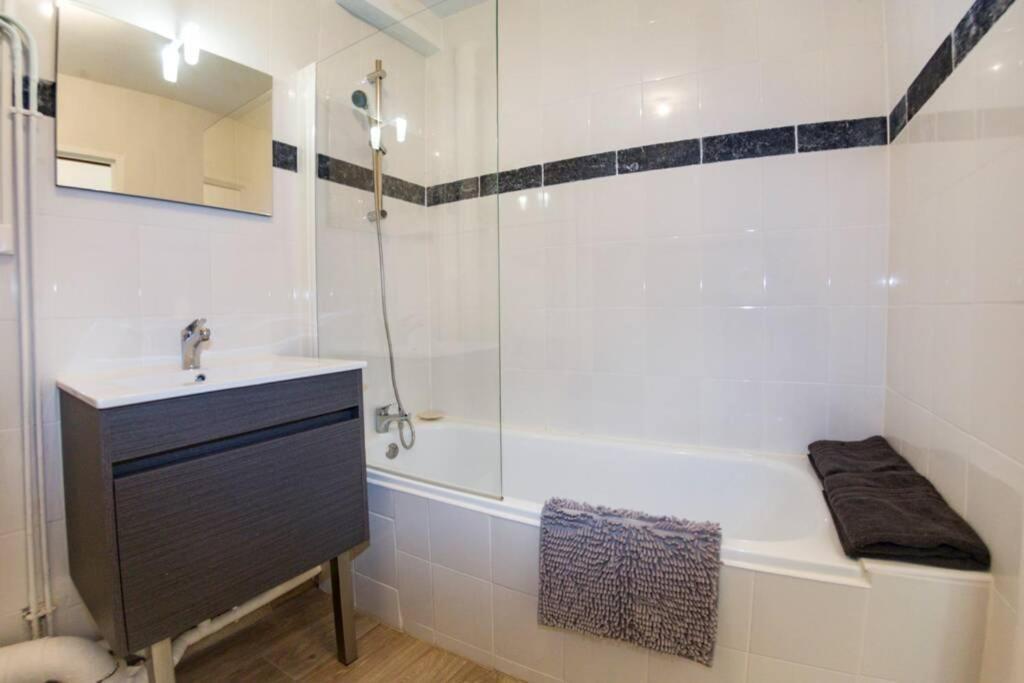 L'Escale - Topdestination-Bourg - Centre Ville - Classe 3 Etoiles Luaran gambar